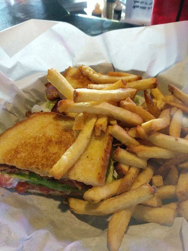 Rail House Bar & Grill | restaurant | 415 Railroad Ave, Round Lake, IL 60073, USA | 8478867245 OR +1 847-886-7245