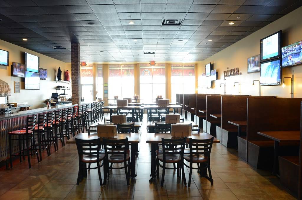 Joes Station House Pizza Pub | restaurant | 305 N Veterans Pkwy, Normal, IL 61761, USA | 3094525637 OR +1 309-452-5637