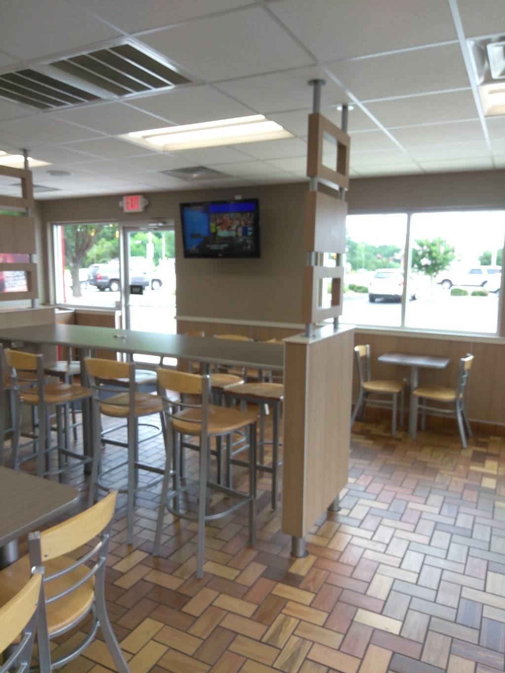 Burger King | restaurant | 1525 N Marine Blvd, Jacksonville, NC 28540, USA | 9104554357 OR +1 910-455-4357