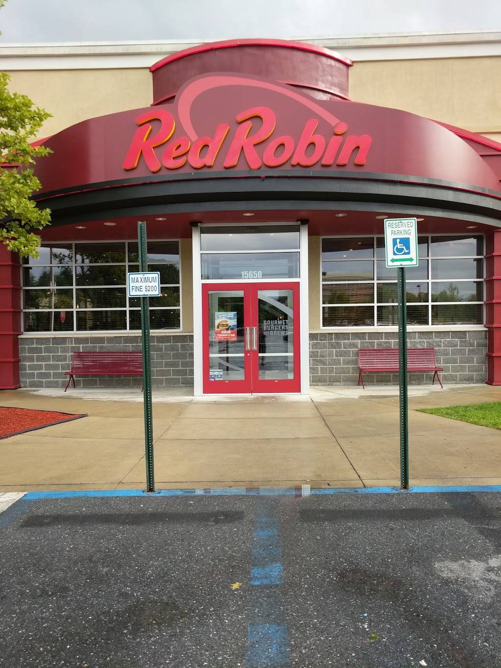 Red Robin Gourmet Burgers and Brews | restaurant | 15650 Excelsior Drive, Bowie, MD 20716, USA | 3012629850 OR +1 301-262-9850