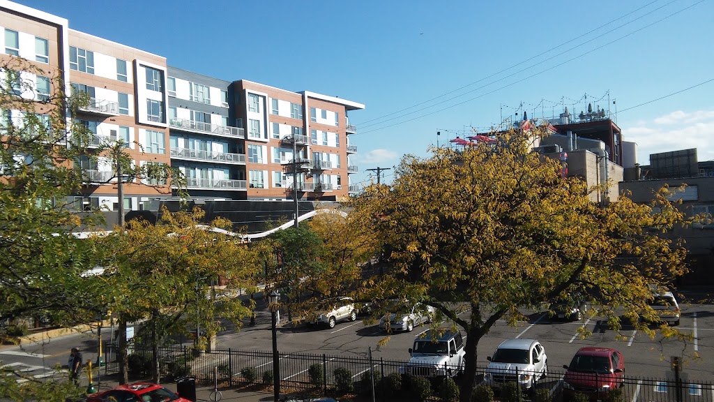 Uptown Tavern & Rooftop | restaurant | 1400 Lagoon Ave, Minneapolis, MN 55408, USA | 6128243333 OR +1 612-824-3333