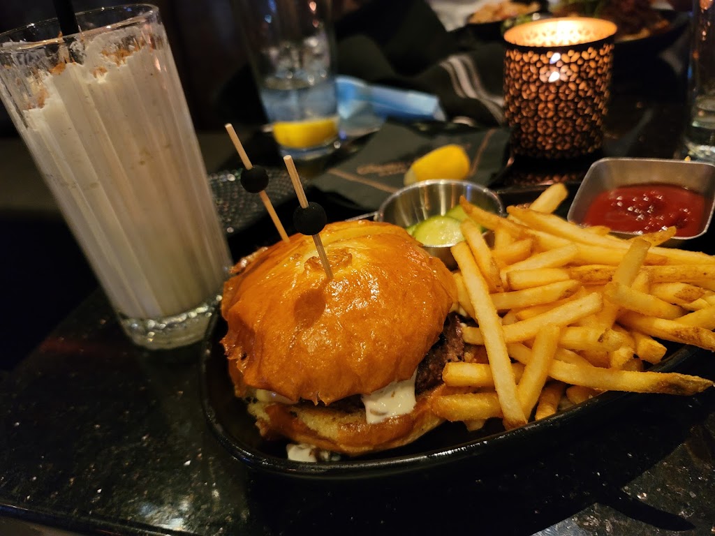 Butterfly Burger | restaurant | 6657 AZ-179 Ste B1, Sedona, AZ 86351, USA | 9288624448 OR +1 928-862-4448