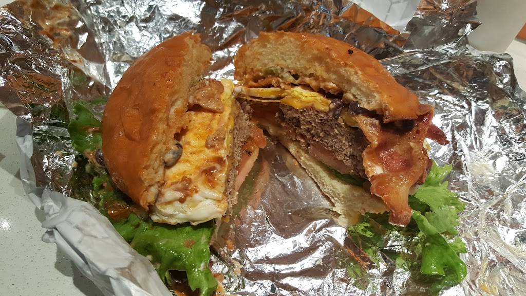 Be Right Burger | restaurant | Washington Dulles International Airport, Concourse C, Gate C14, Main Terminal, Saarinen Cir, Dulles, VA 20166, USA | 7035725390 OR +1 703-572-5390