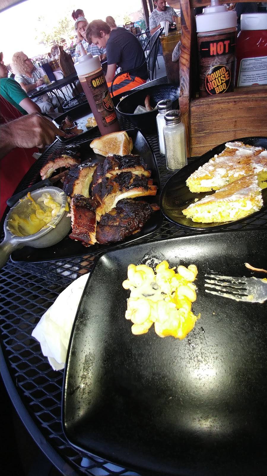 Round House BBQ | restaurant | 2760 W Jefferson Ave, Trenton, MI 48183, USA | 7346716100 OR +1 734-671-6100