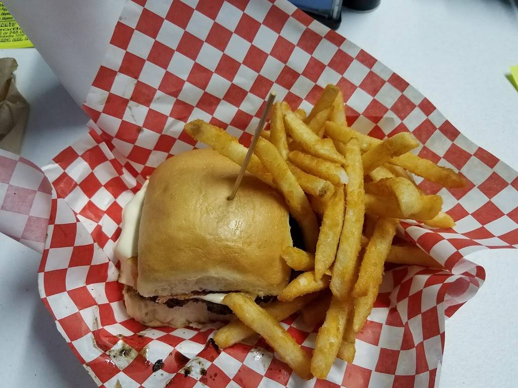 McKenzies Burger Garage | restaurant | 206 NW Dearborn Ave, Lawton, OK 73507, USA | 5803532025 OR +1 580-353-2025