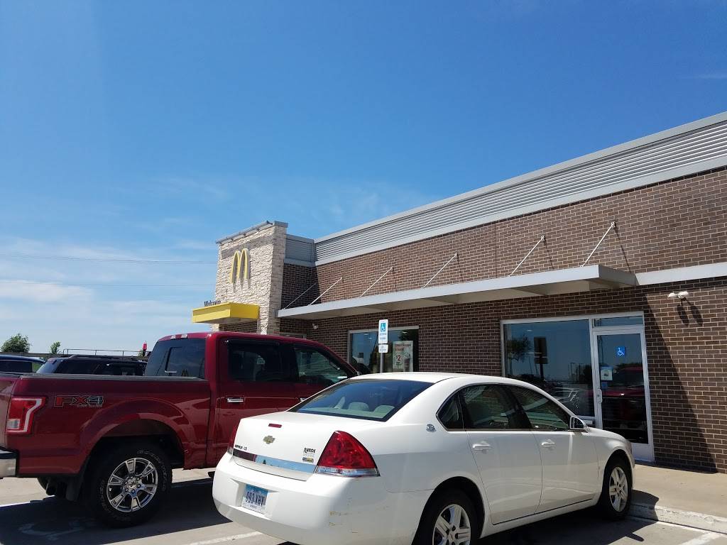 McDonalds | cafe | 957 Gear St, Galena, IL 61036, USA | 8157772600 OR +1 815-777-2600