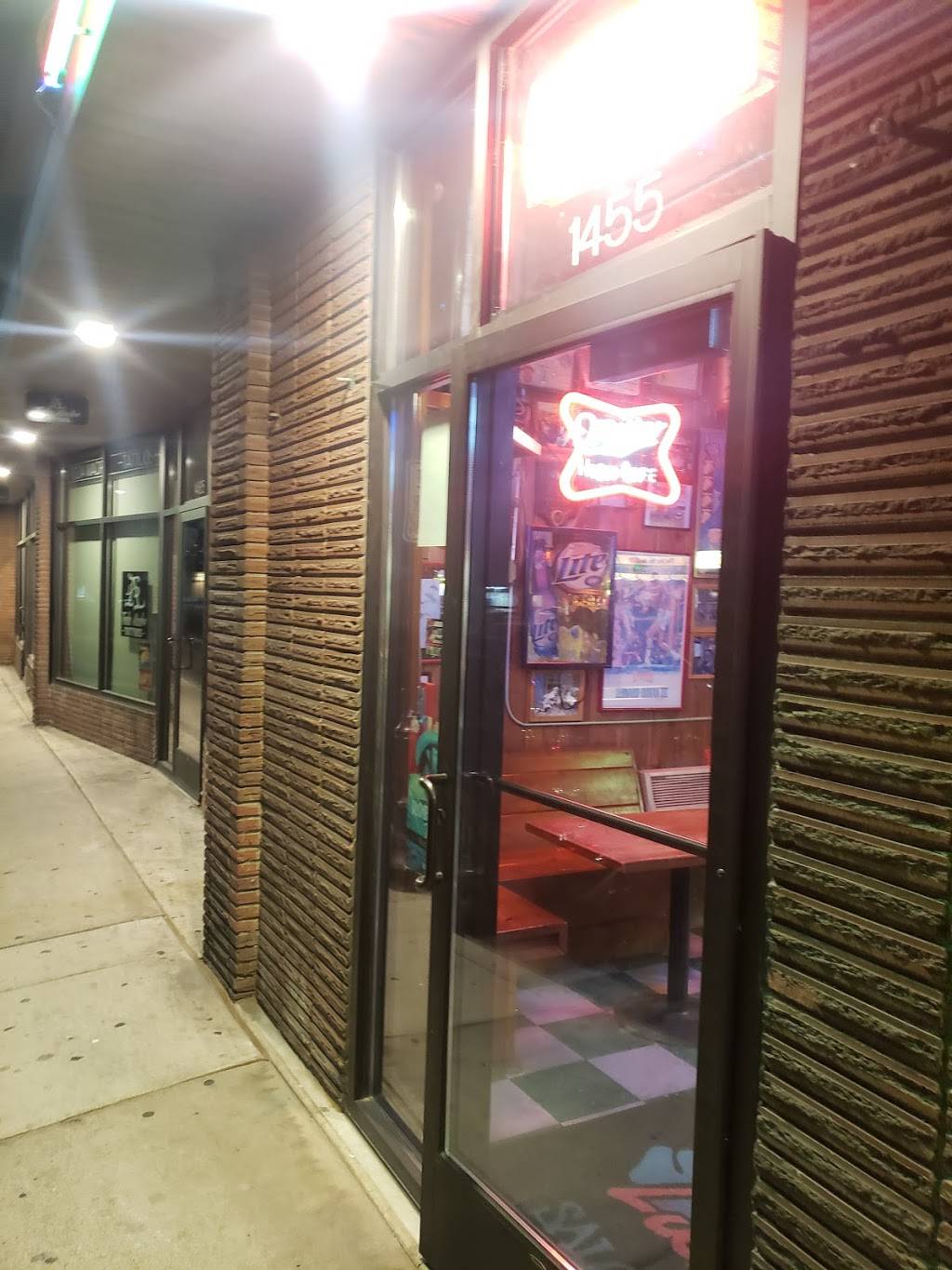 Luckes Saloon | restaurant | 1455 S Wells Ave, Reno, NV 89502, United States | 7753249432 OR +1 775-324-9432