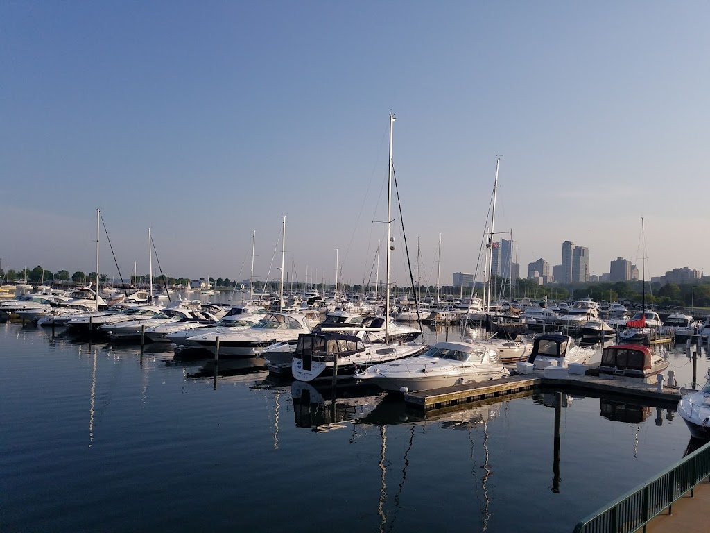 Roundhouse at McKinley Marina | meal takeaway | 1750 N Lincoln Memorial Dr, Milwaukee, WI 53202, USA | 4142735224 OR +1 414-273-5224