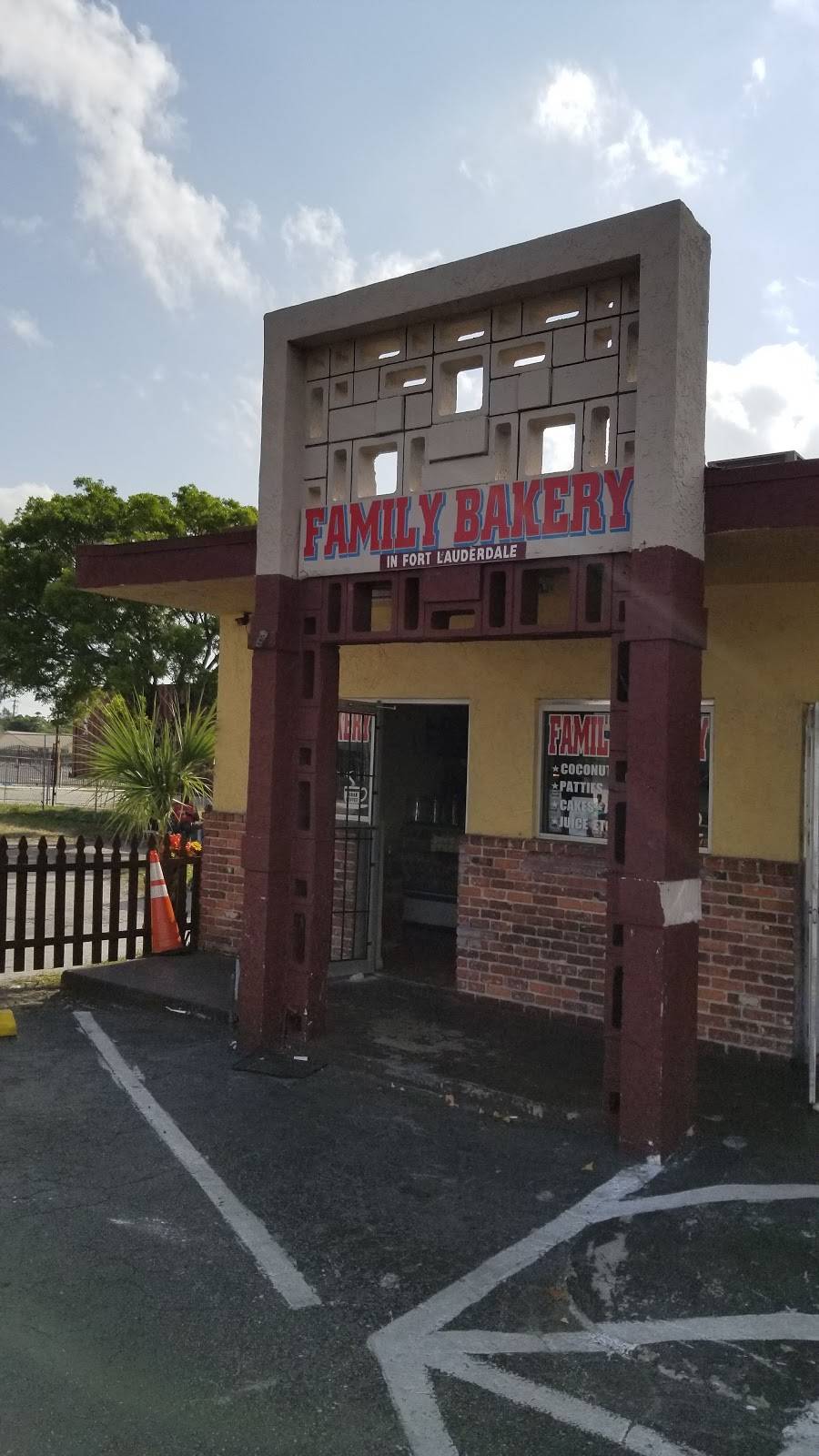 Family Bakery | restaurant | 1038 NW 9th Ave, Fort Lauderdale, FL 33311, USA | 9546168103 OR +1 954-616-8103