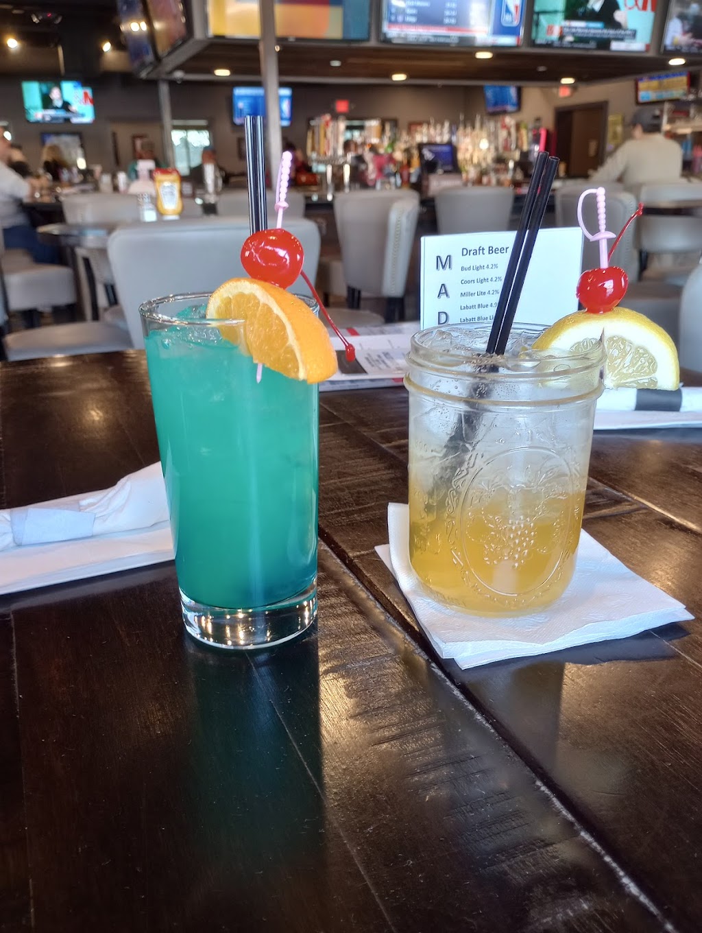 Madhouse Bar & Grill | restaurant | 32787 Stephenson Hwy, Madison Heights, MI 48071, USA | 2489518955 OR +1 248-951-8955