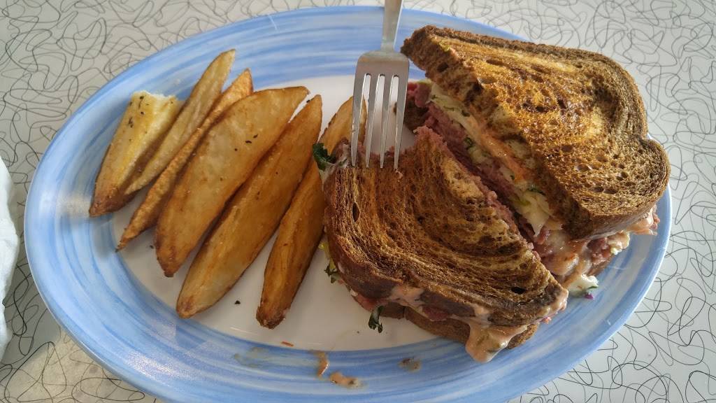 Hooked Island Grill | restaurant | 4200 Pine Island Rd, Matlacha, FL 33993, USA | 2395403463 OR +1 239-540-3463