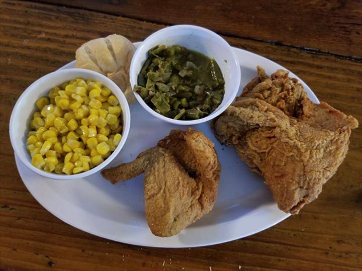 DeCamp Station | restaurant | 8767 IL-4, Staunton, IL 62088, USA | 6186372951 OR +1 618-637-2951