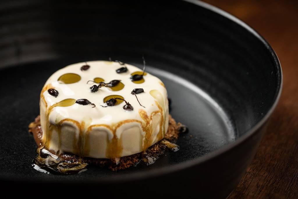 Smyth | restaurant | 177 N Ada St #101, Chicago, IL 60607, USA | 7739133773 OR +1 773-913-3773