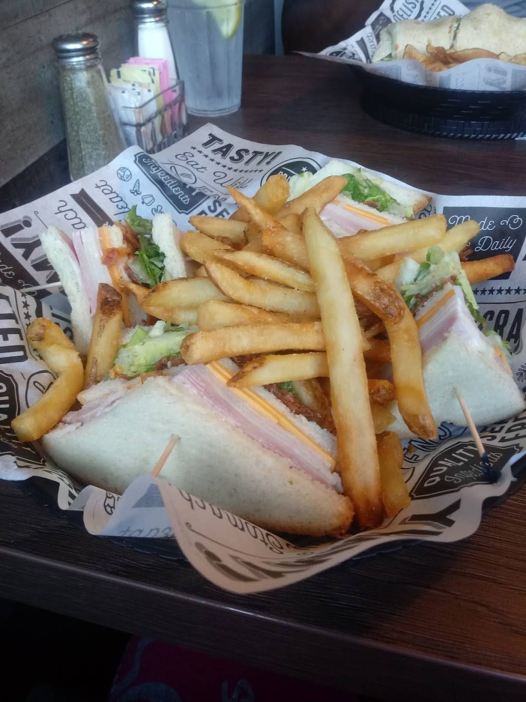 Johnny Bs Grillhouse | restaurant | 2504 Somerset Center Dr, Winston-Salem, NC 27103, USA | 3362936009 OR +1 336-293-6009