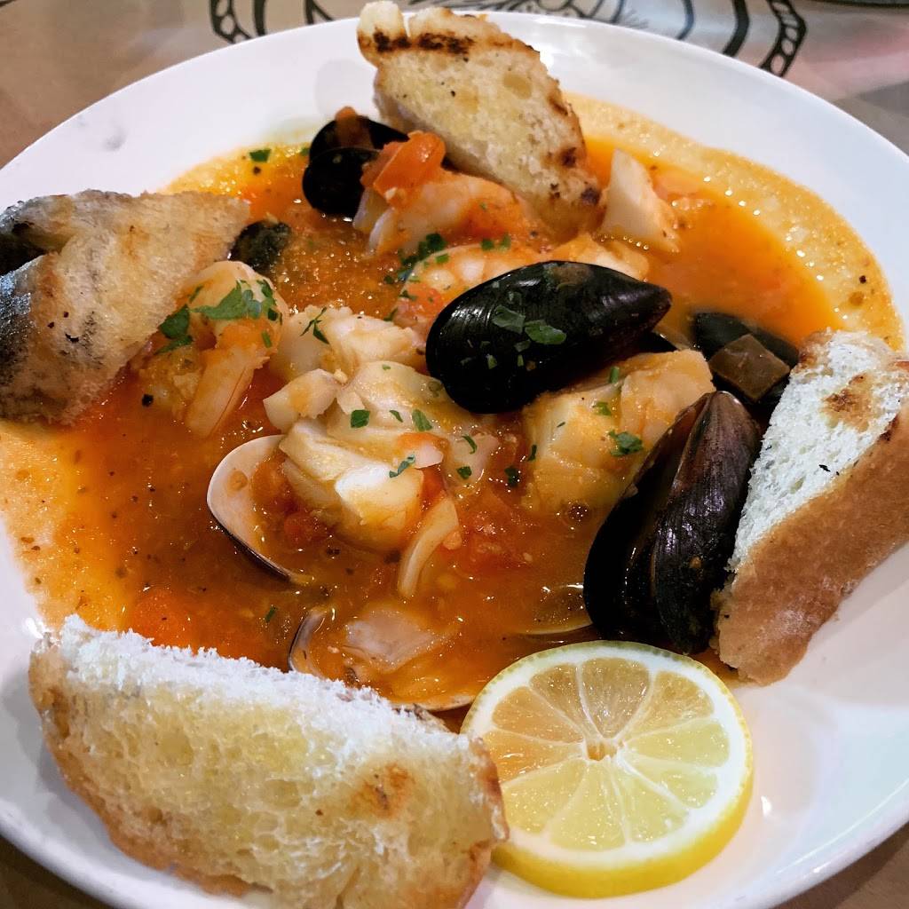 Moore Street Oyster Bar | restaurant | 110 E Moore St, Southport, NC 28461, USA | 9103635115 OR +1 910-363-5115