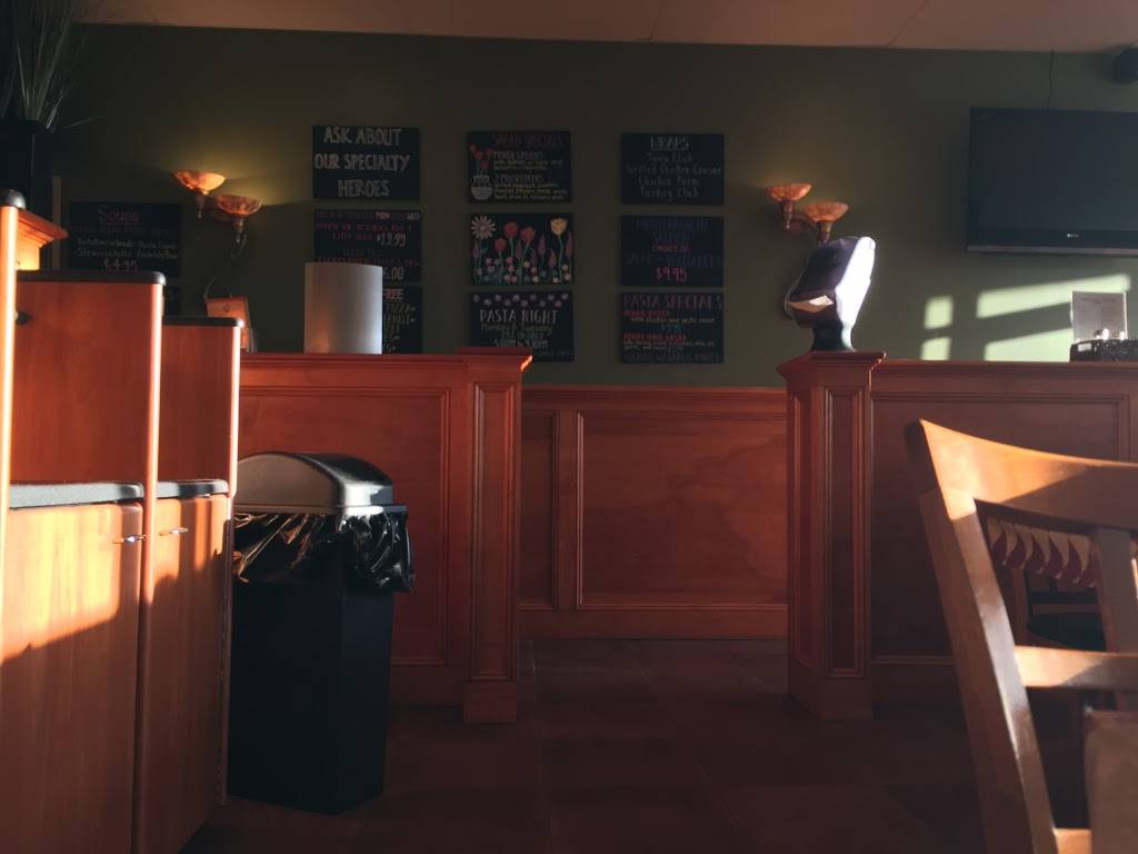 Roccos Pizzeria | restaurant | 4 New Paltz Plaza, New Paltz, NY 12561, USA | 8452557161 OR +1 845-255-7161