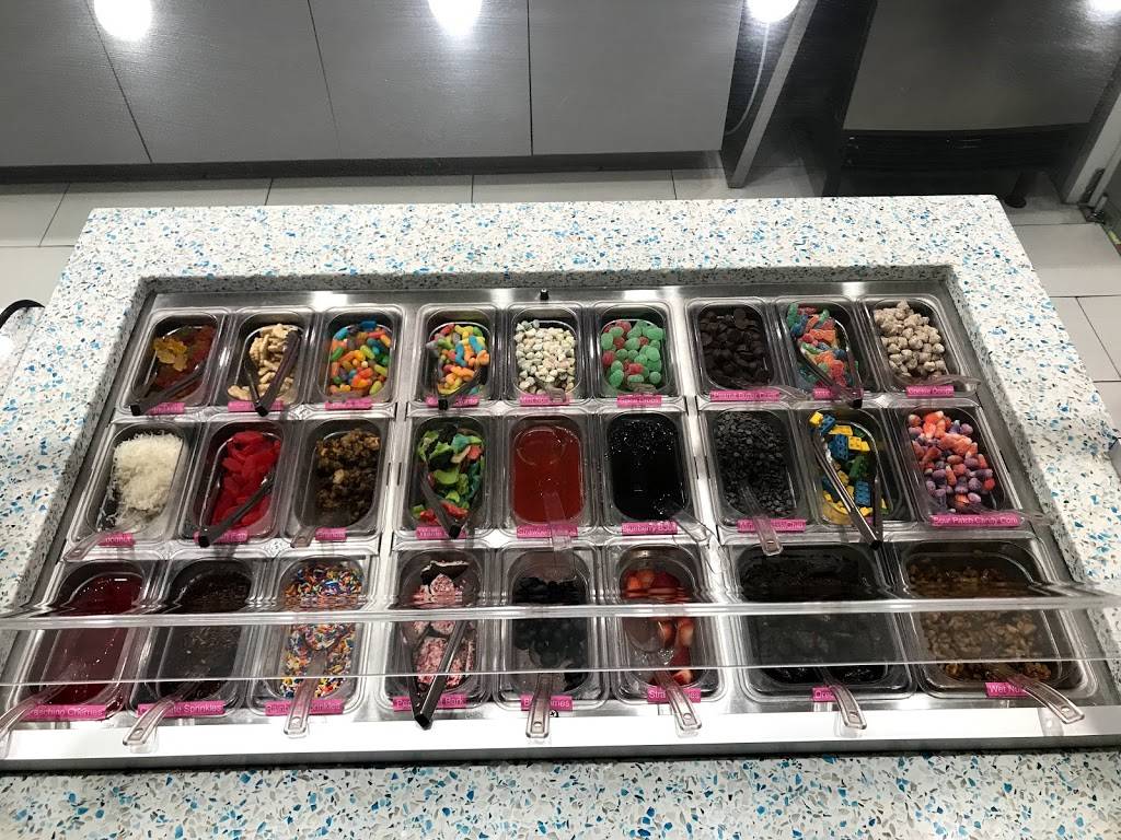 Sweet Lics Frozen Treats & More | restaurant | 224 N Woodland Blvd, DeLand, FL 32720, USA | 3868736433 OR +1 386-873-6433