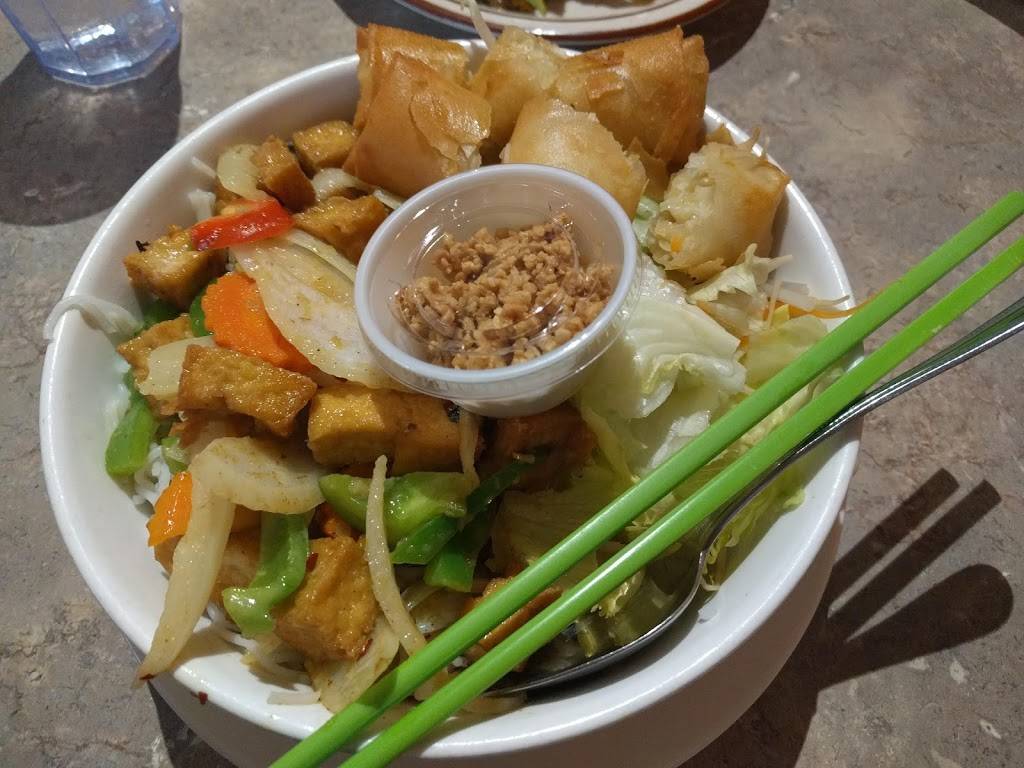 Lai Thai Kitchen | restaurant | 1621 Leonard St NE, Grand Rapids, MI 49505, USA | 6164565730 OR +1 616-456-5730