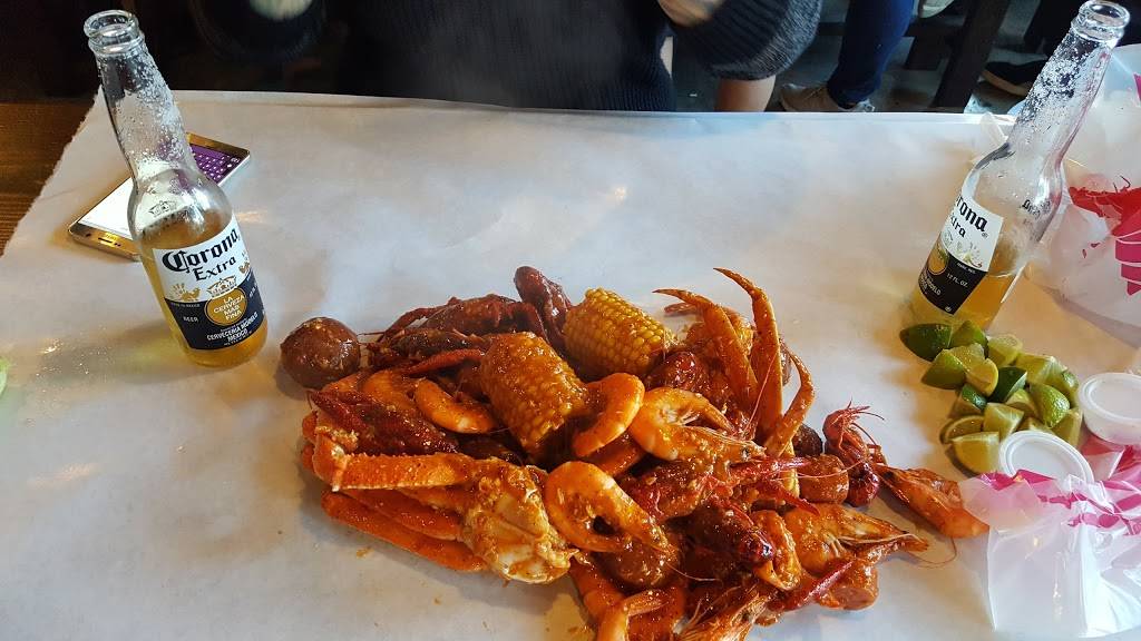 Blazin Crab | restaurant | 17052 Slover Ave J-105, Fontana, CA 92337, USA | 9093562722 OR +1 909-356-2722