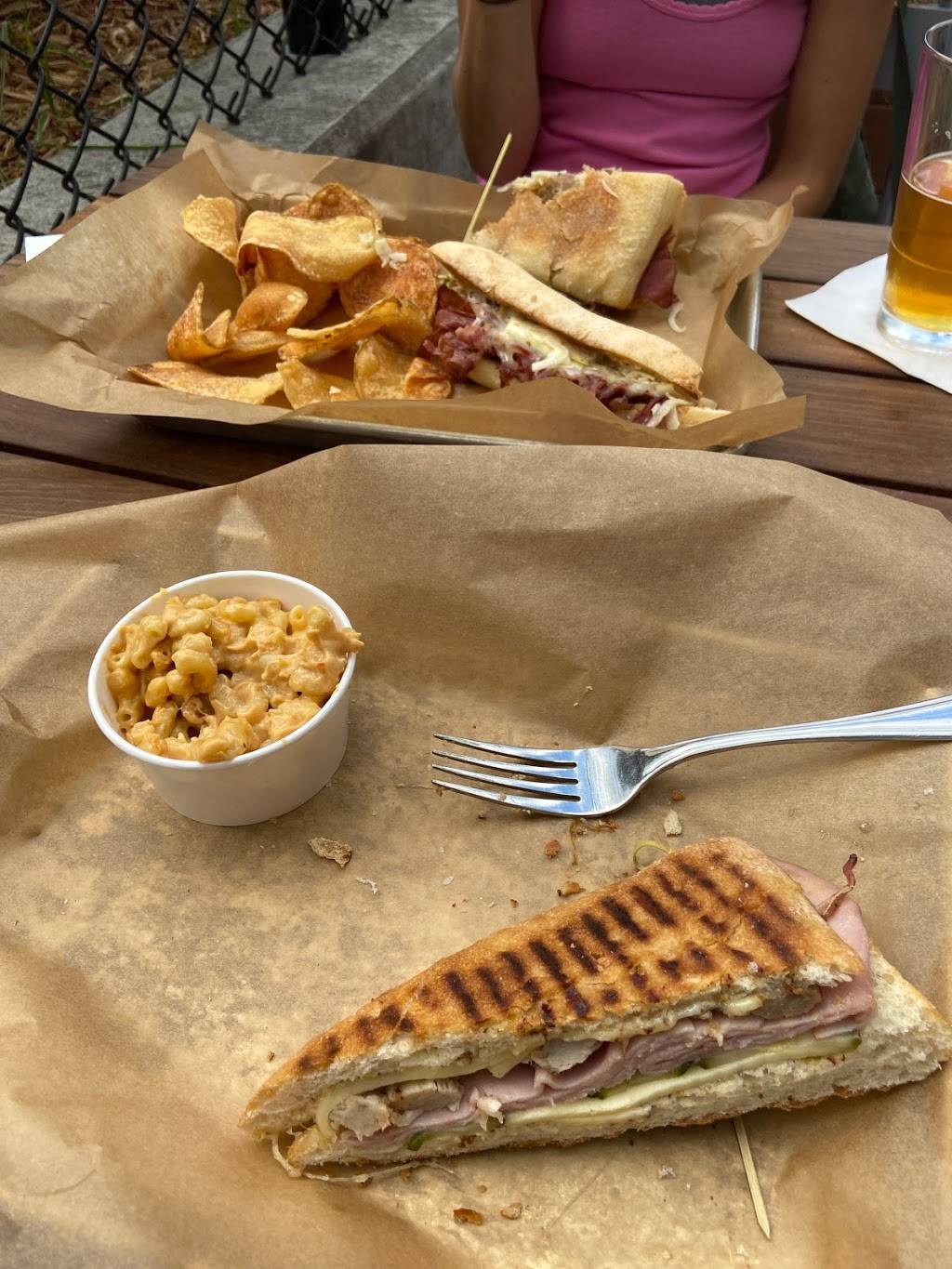 Clutch Smoked Meats | restaurant | 120 Luck Ave SW Suite 200, Roanoke, VA 24011, USA | 5406554080 OR +1 540-655-4080