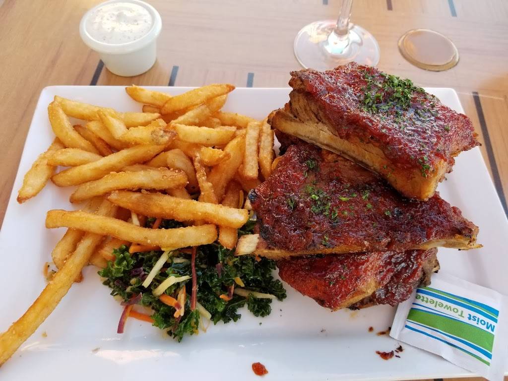 Beaches Restaurant & Bar | restaurant | 1919 SE Columbia River Dr, Vancouver, WA 98661, USA | 3606991592 OR +1 360-699-1592