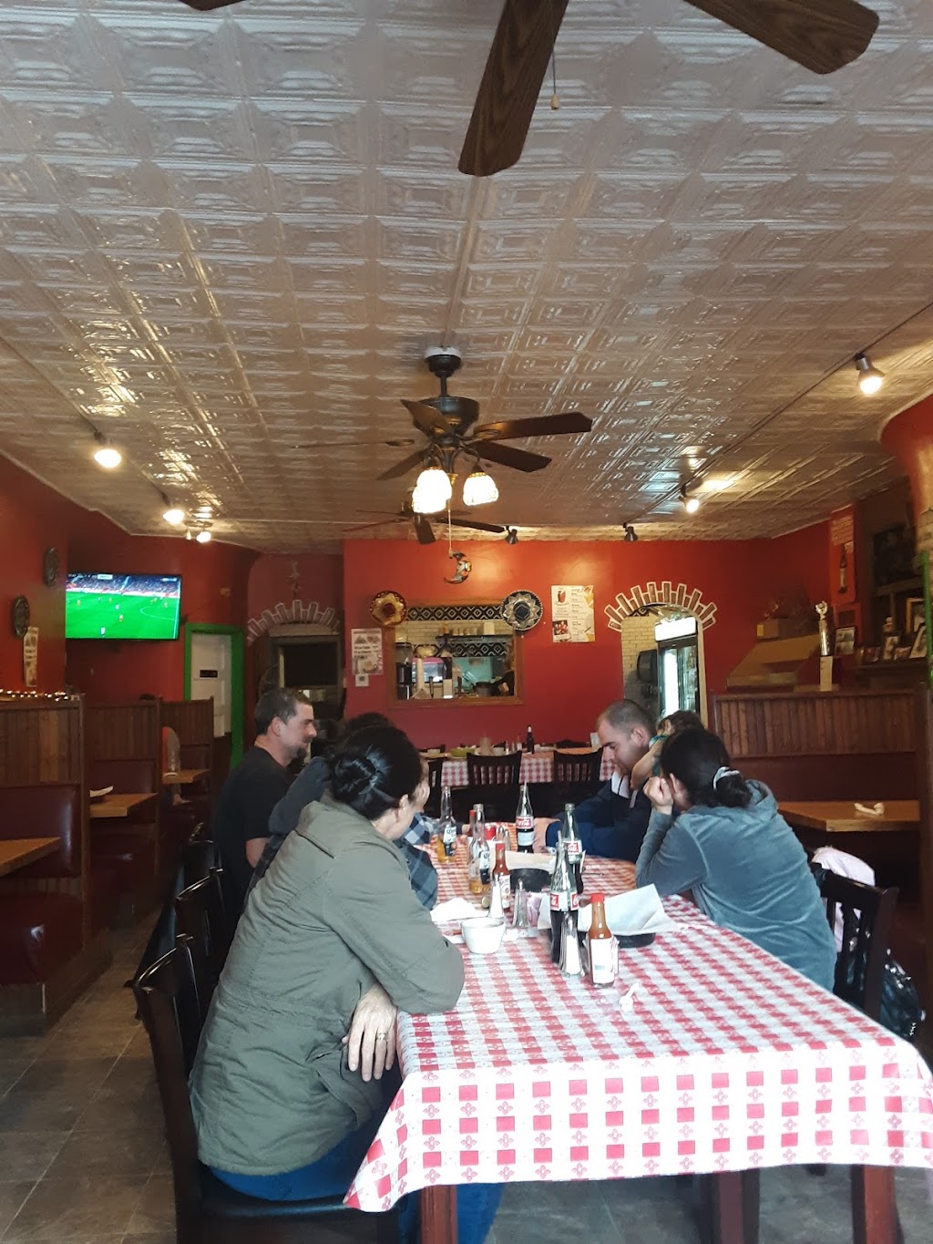 Los Tapatios | restaurant | 204 Egan Ave S, Madison, SD 57042, USA | 6052564986 OR +1 605-256-4986