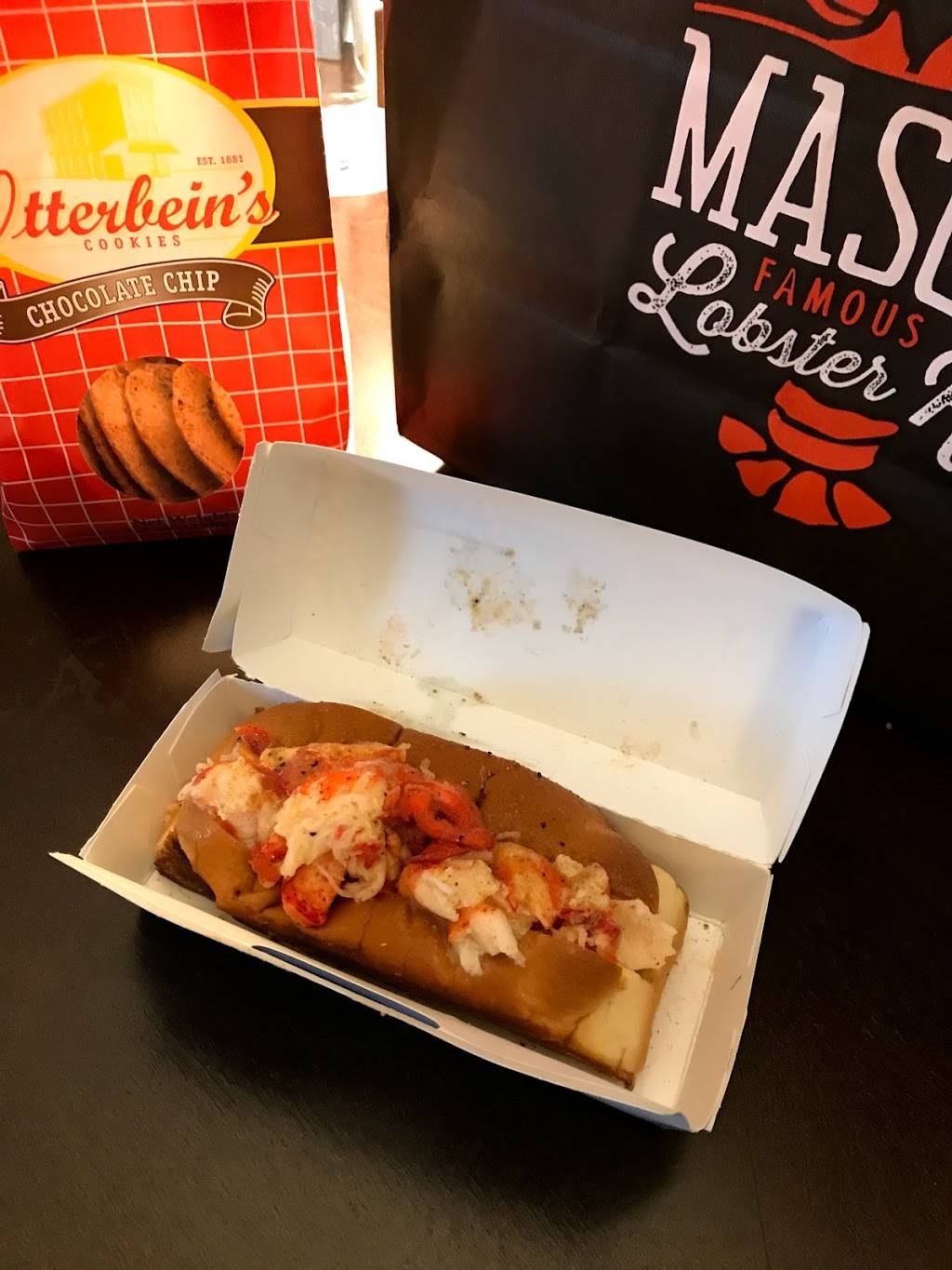 Masons Famous Lobster Rolls | restaurant | 201 E Pratt St, Baltimore, MD 21202, USA | 4434539664 OR +1 443-453-9664