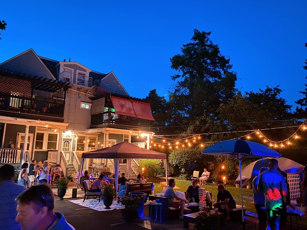 RaRa’s Surf Shack | restaurant | 100 East St, Cranston, RI 02920, USA | 4014637226 OR +1 401-463-7226