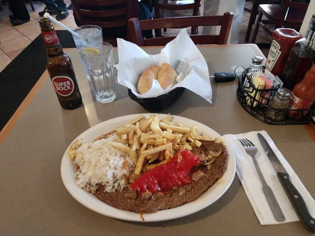 Caravela Family Restaurant | restaurant | 635 S Main St, Fall River, MA 02721, USA | 5082351030 OR +1 508-235-1030