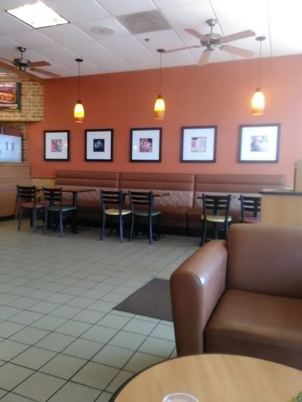 Subway | meal takeaway | 11220 W 135th St, Overland Park, KS 66221, USA | 9134024770 OR +1 913-402-4770