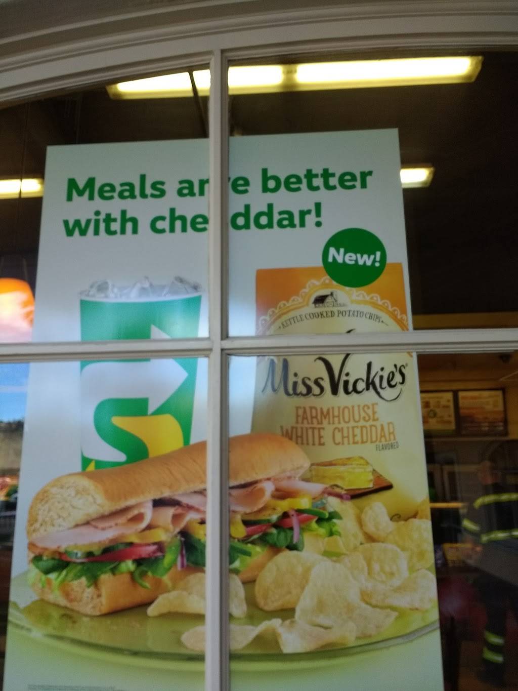 Subway Restaurants | restaurant | 23705 Malibu Rd #200, Malibu, CA 90265, USA | 3104560565 OR +1 310-456-0565