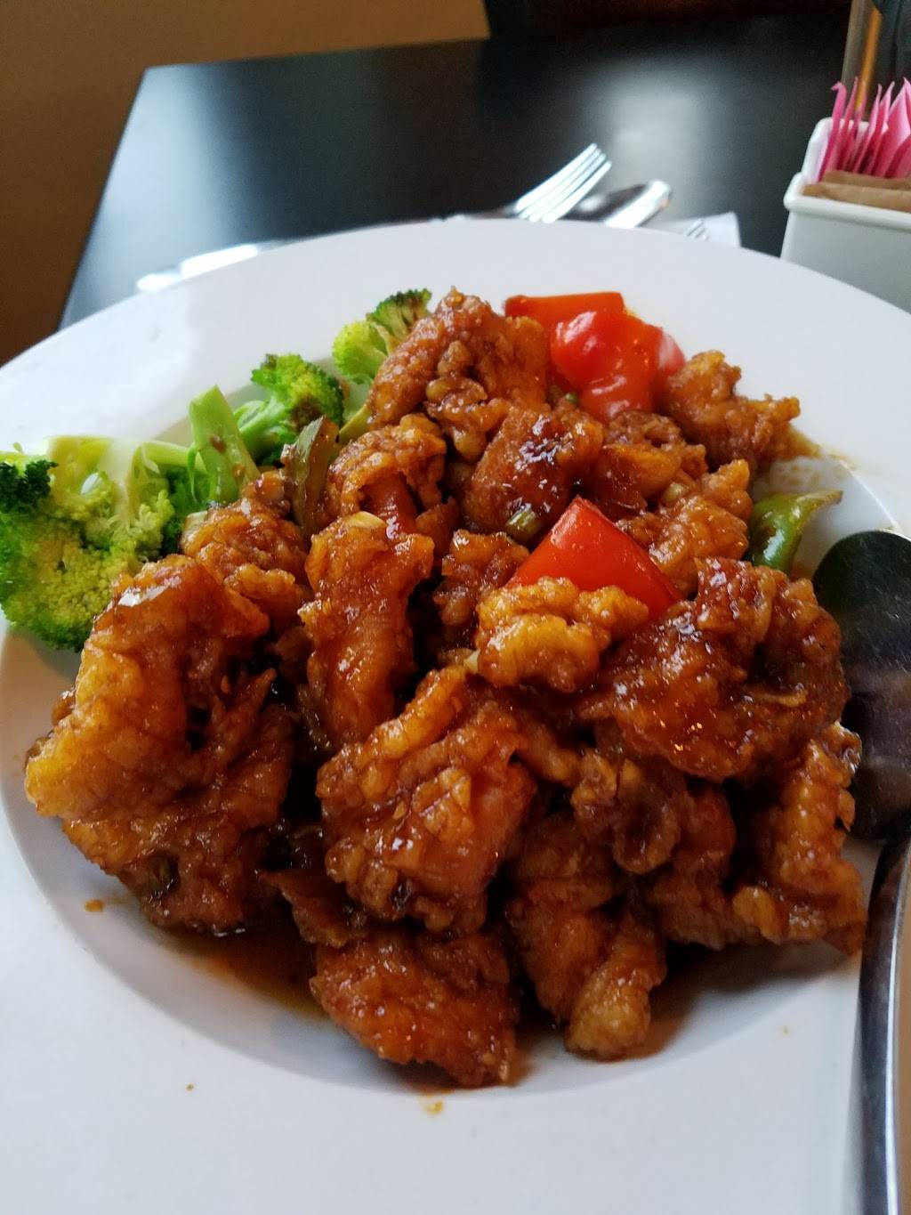 August Moon Chinese Bistro | restaurant | 2269 Lexington Rd, Louisville, KY 40206, USA | 5024566569 OR +1 502-456-6569