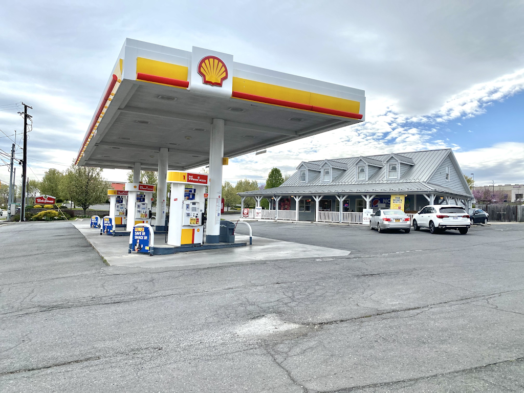 Shell Gas Station | meal takeaway | 2009 Jefferson St N, Lewisburg, WV 24901, USA | 6813183296 OR +1 681-318-3296