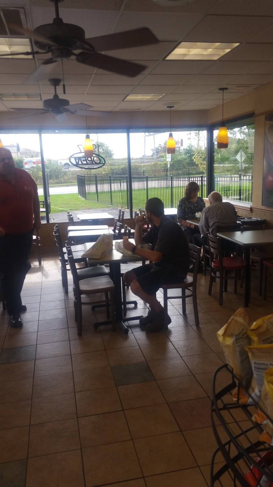 Subway | restaurant | 1905 W Market St, Bloomington, IL 61701, USA | 3098289927 OR +1 309-828-9927