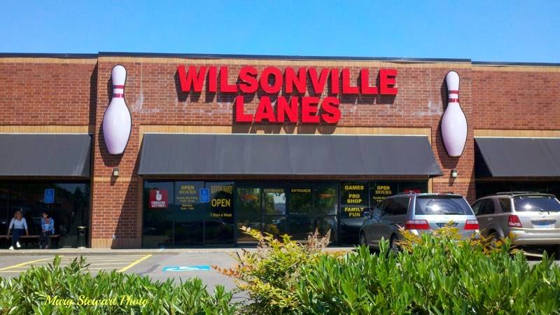 Wilsonville Lanes | restaurant | 29040 Town Center Loop E #a, Wilsonville, OR 97070, USA | 5036822346 OR +1 503-682-2346