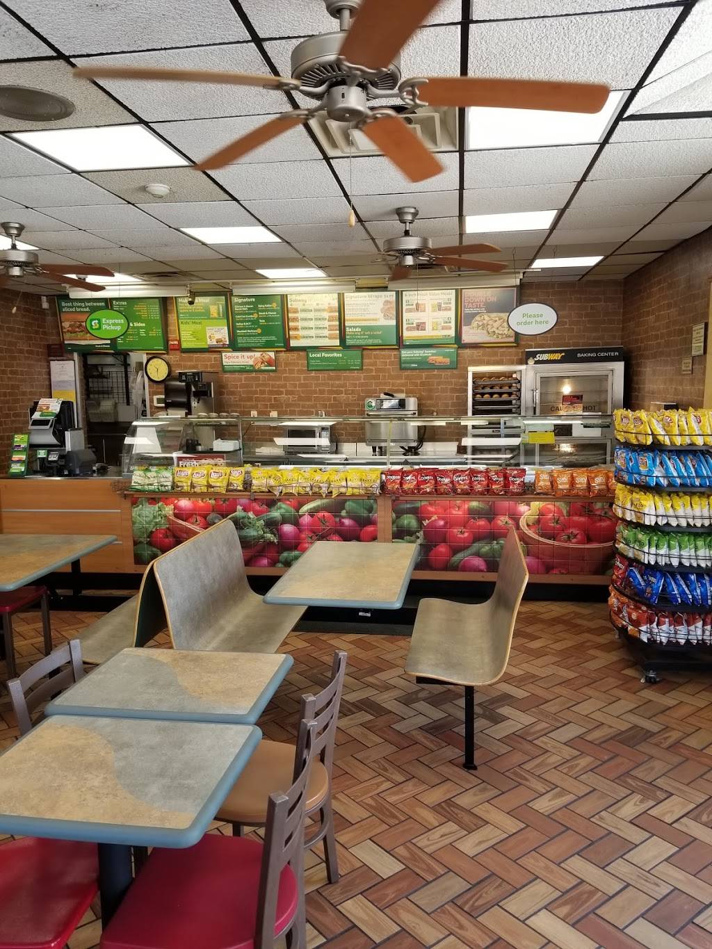 Subway | restaurant | 614 Pawtucket Ave, Pawtucket, RI 02860, USA | 4017278000 OR +1 401-727-8000