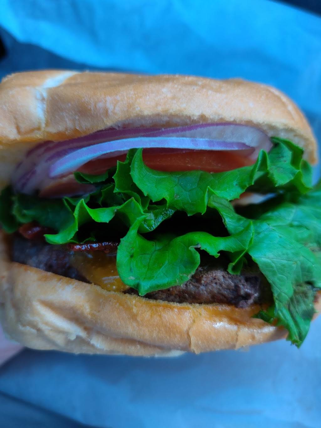 Billie On Gourmet Burger | restaurant | 7405 Hardeson Rd, Everett, WA 98203, USA | 4253484757 OR +1 425-348-4757