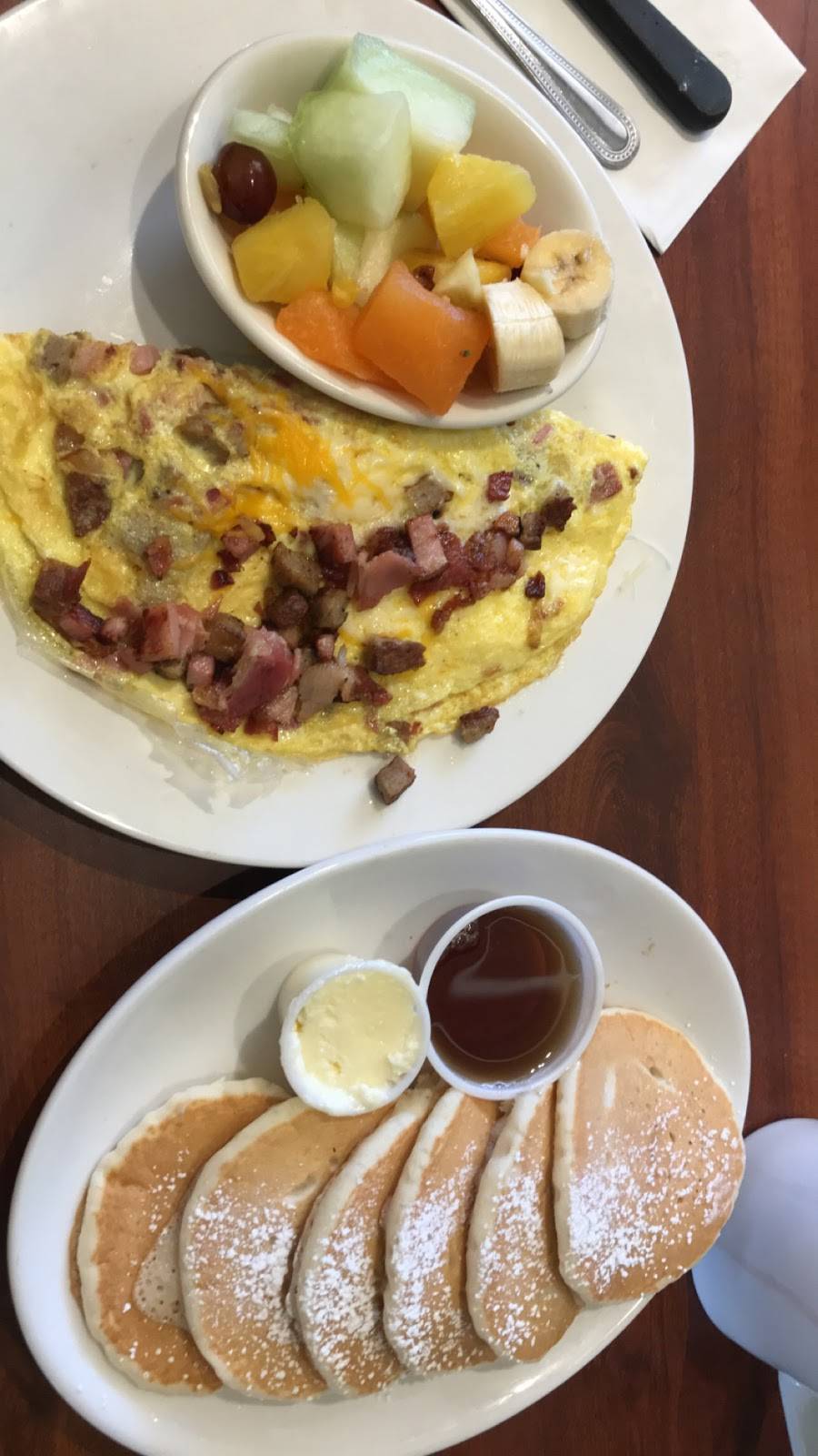 Yosemite Falls Cafe | cafe | 1455 Shaw Ave, Clovis, CA 93611, USA | 5593248456 OR +1 559-324-8456