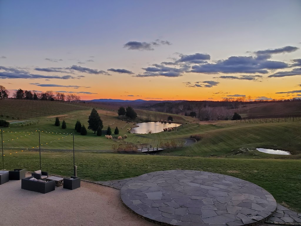 Stone Tower Winery | restaurant | 19925 Hogback Mountain Rd, Leesburg, VA 20175, USA | 7037772797 OR +1 703-777-2797