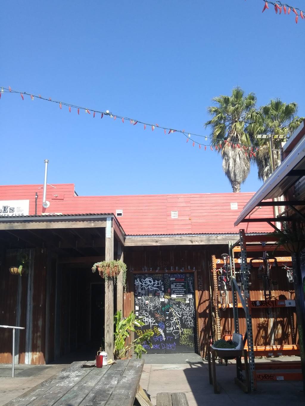 Elis Mile High Club | restaurant | 3629 Martin Luther King Jr Way, Oakland, CA 94609, USA | 5108087565 OR +1 510-808-7565