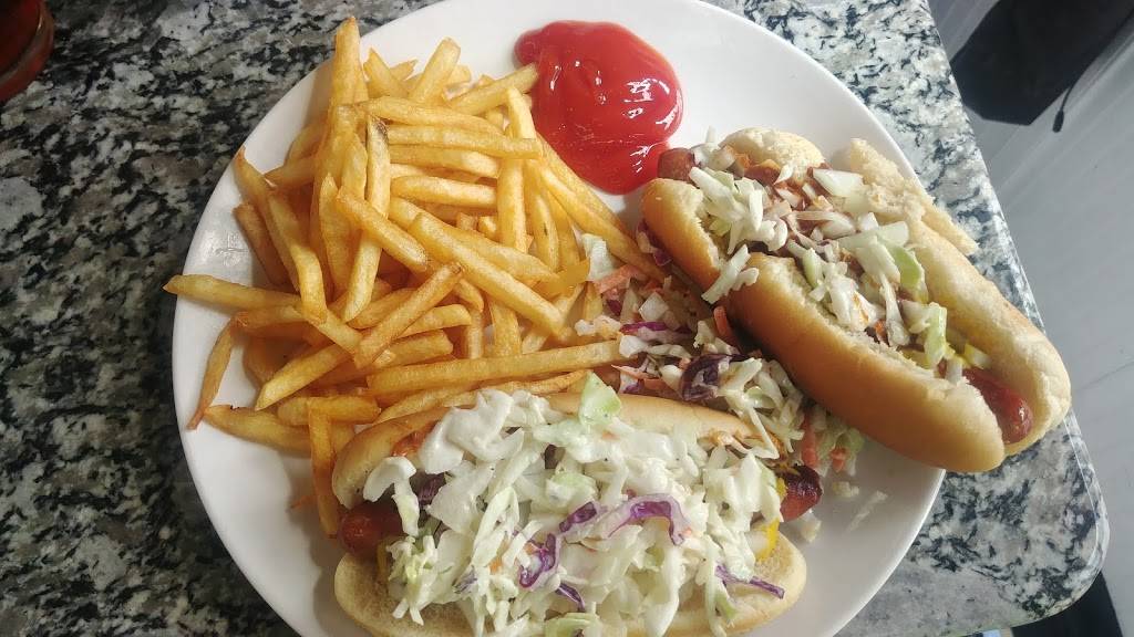 Pops Dogs & Mas Burgers | restaurant | 7301 Brook Rd, Richmond, VA 23227, USA | 8042665781 OR +1 804-266-5781