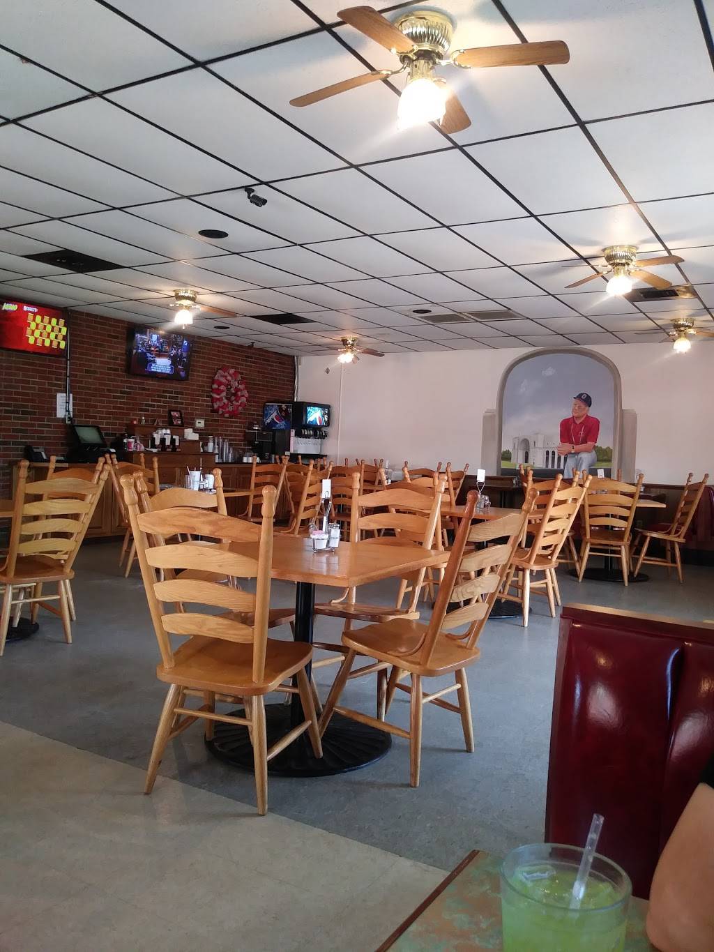 Pizza Parlor II | restaurant | 124 N Main St, Killbuck, OH 44637, USA | 3302765661 OR +1 330-276-5661