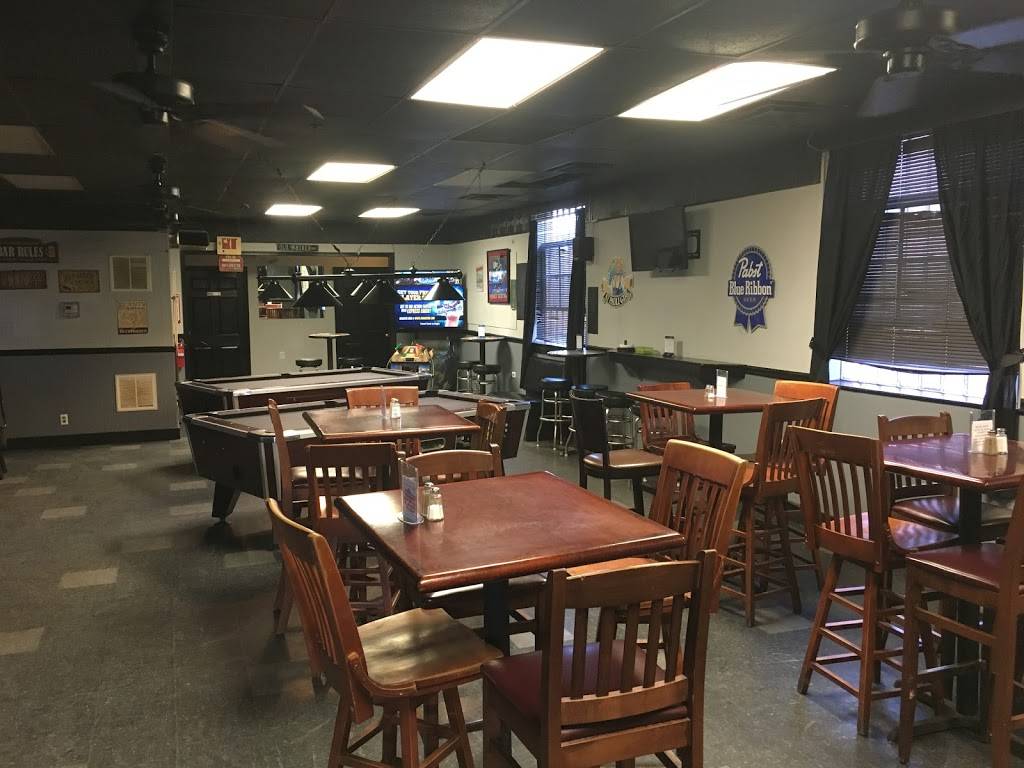 Court Cafe & Pub | restaurant | 209 W Main St, Louisa, VA 23093, USA | 5409675544 OR +1 540-967-5544