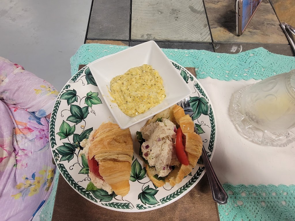 The Reserved Table | restaurant | 126 W Louisiana Ave, Vivian, LA 71082, USA | 3184225065 OR +1 318-422-5065