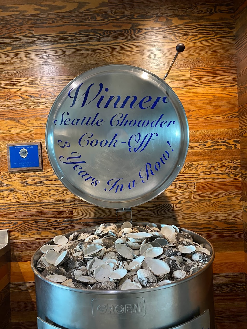 Duke’s Seafood | restaurant | 500 Bellevue Way NE Ste 212, Bellevue, WA 98004, USA | 4255052247 OR +1 425-505-2247