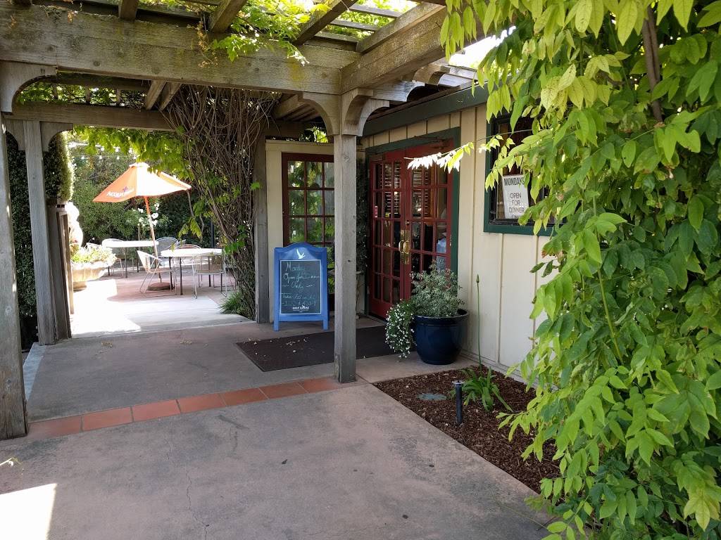 Ginos | meal takeaway | 1410 S Main St, Salinas, CA 93901, USA | 8314221814 OR +1 831-422-1814