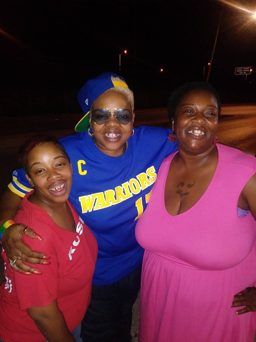 Red Apple BBQ & Lounge | restaurant | 2112 St Clair Ave, East St Louis, IL 62203, USA | 6188572203 OR +1 618-857-2203