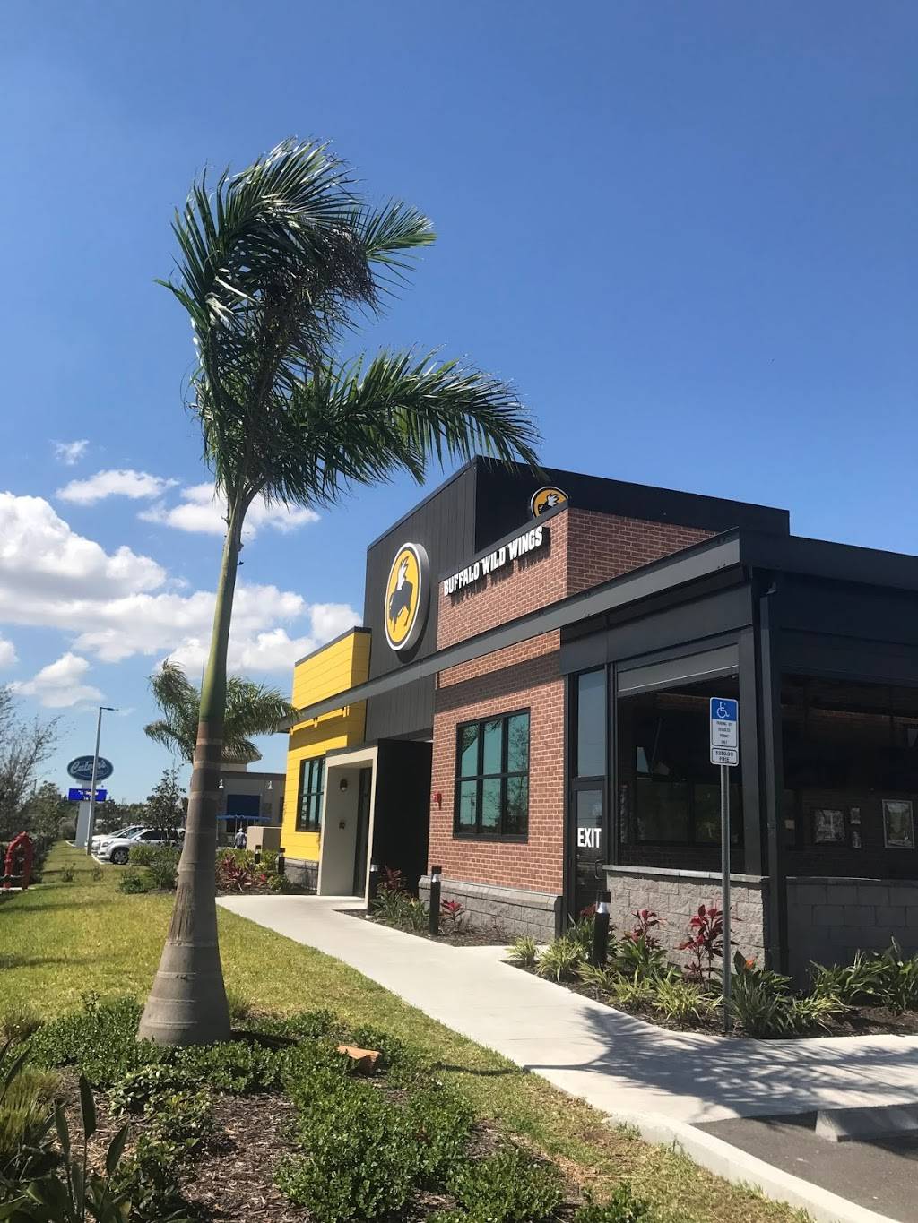Buffalo Wild Wings | meal takeaway | 307 SW Pine Island Rd, Cape Coral, FL 33991, USA | 2394248024 OR +1 239-424-8024