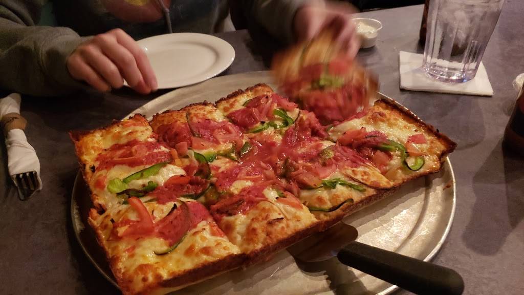 Buddys Pizza | restaurant | 33605 Plymouth Rd, Livonia, MI 48150, USA | 7342613550 OR +1 734-261-3550