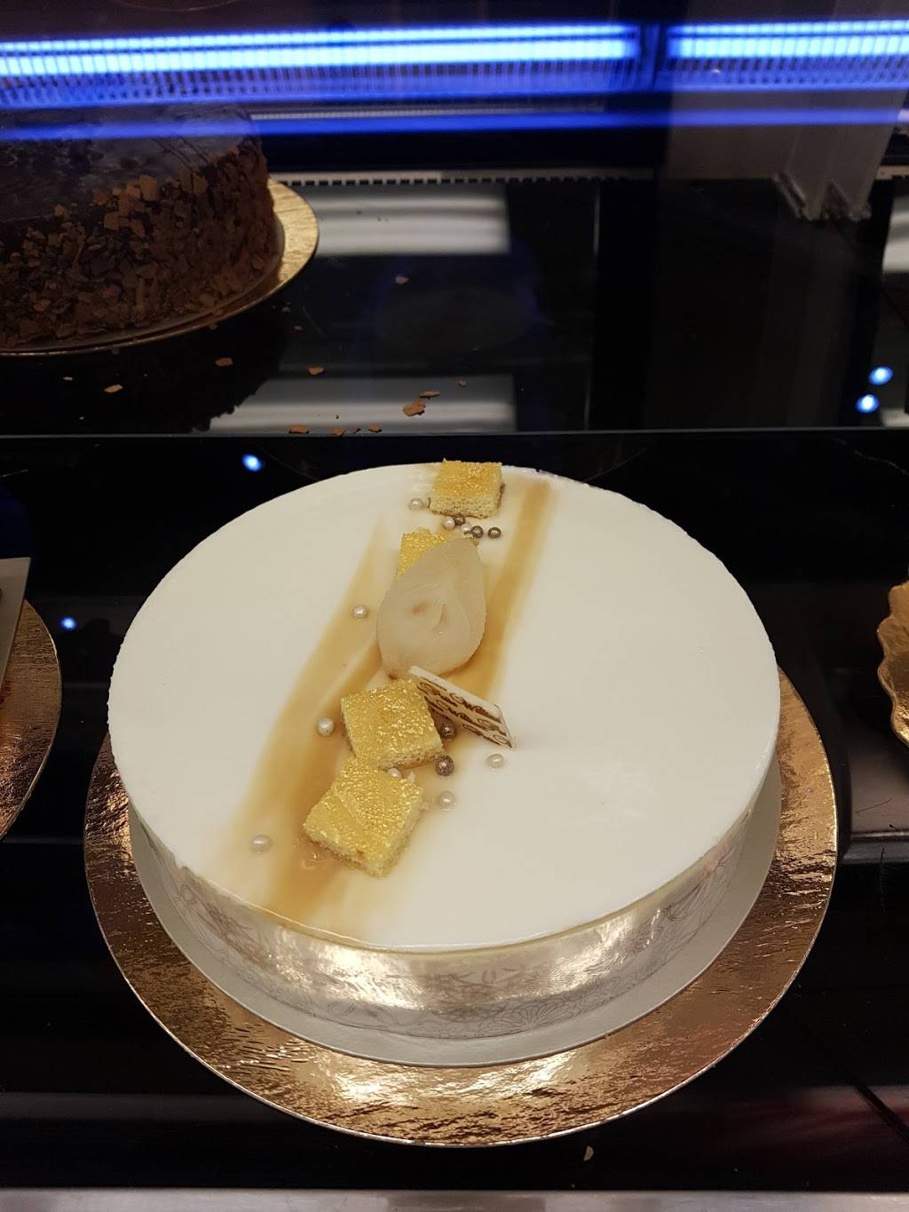 Valentine | restaurant | 688 Boulevard des Seigneurs, Terrebonne, QC J6W 3W6, Canada | 4509645732 OR +1 450-964-5732